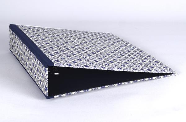 Blauer Büroordner "Loisl"